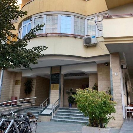 Urban Charm Studio With Balcony Tirana Kültér fotó