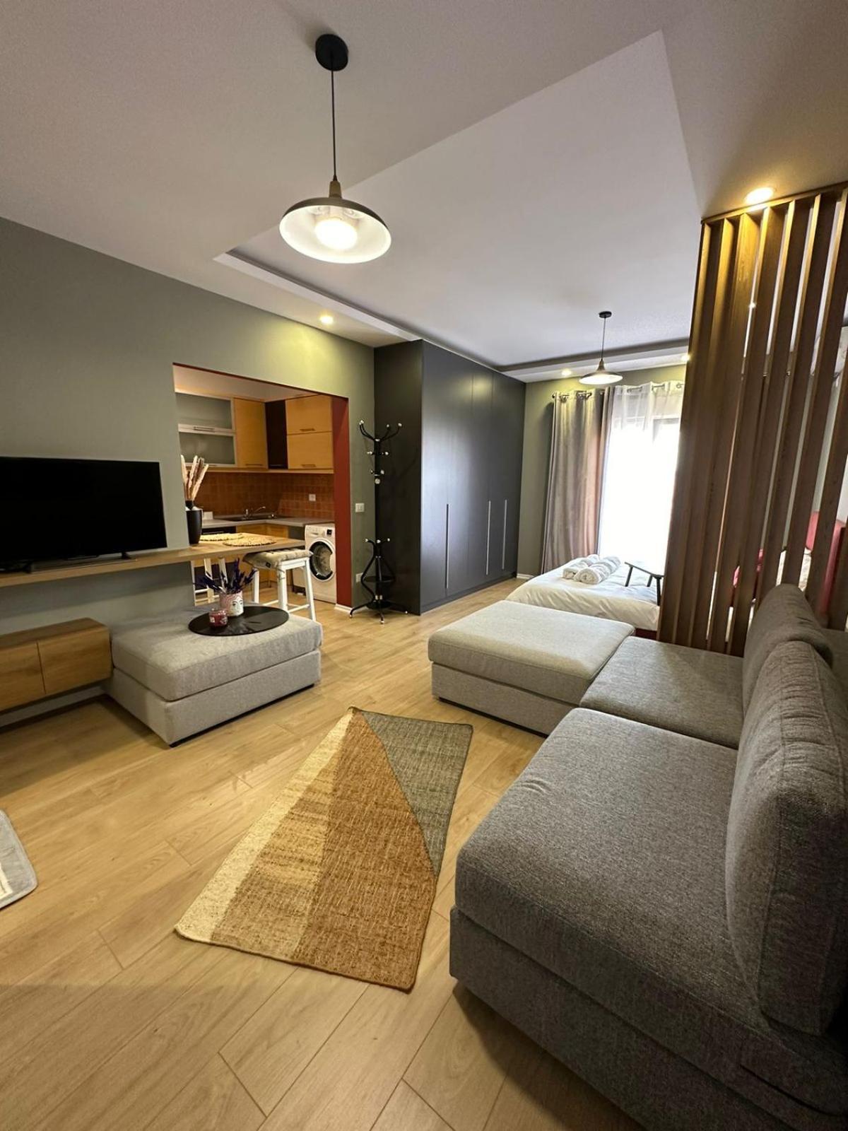 Urban Charm Studio With Balcony Tirana Kültér fotó